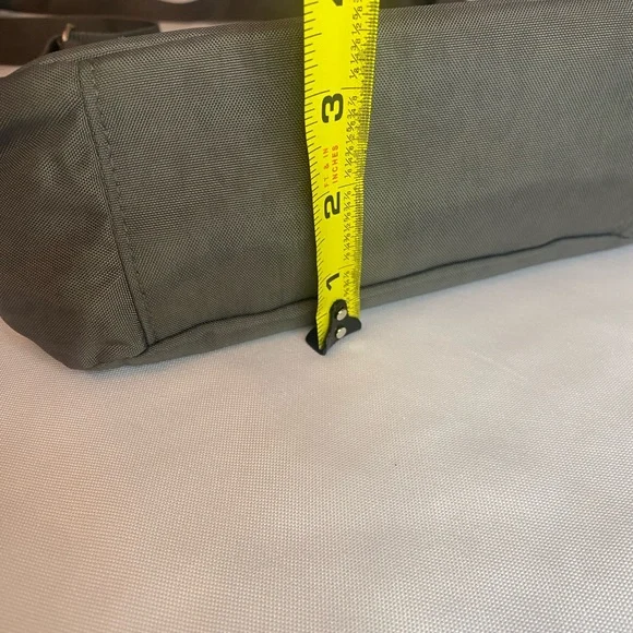 Baggallini Crossbody bag, gray animal print multi pocket purse adjustable strap - Picture 6 of 12